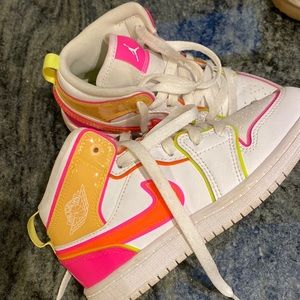 girls air jordan mid!